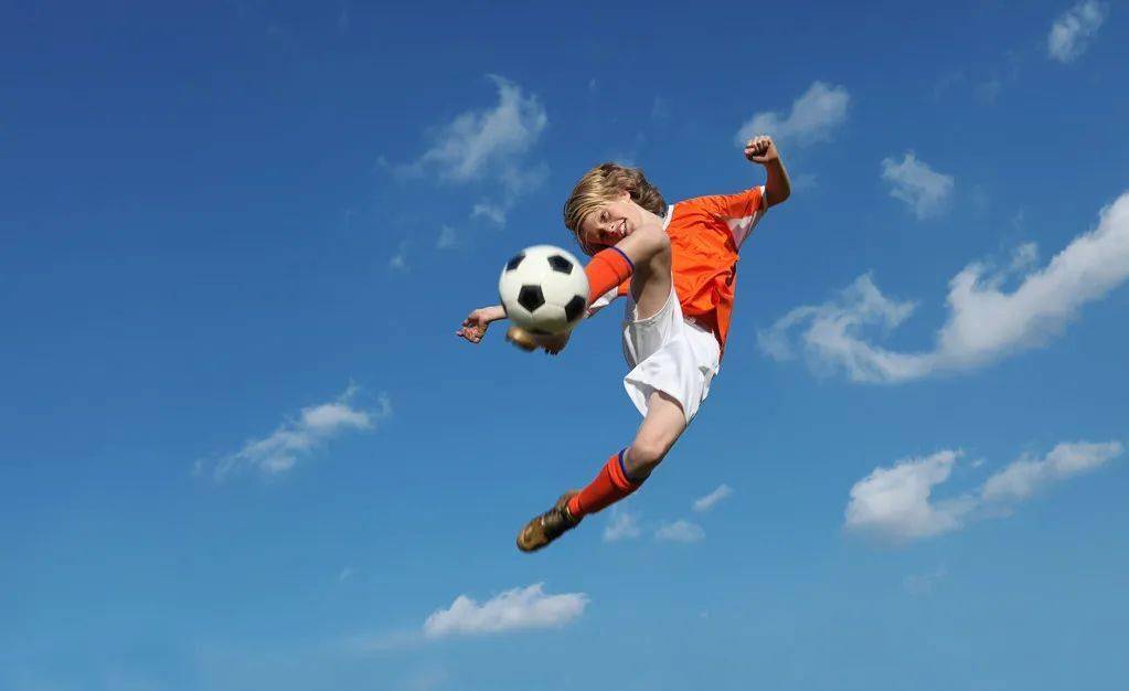 封烟呢？荷甲阿贾克斯vs格罗宁根因为烟雾太大被终止